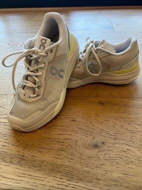On The Roger Pro Advantage Sneakers